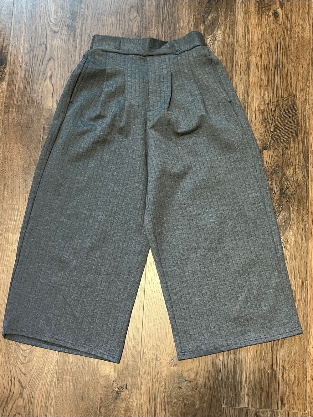 Wide-Leg Pinstripe Cropped Dress Pants — Gray